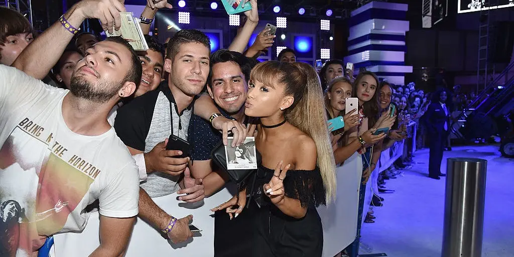 Ariana Grande y sus Ventiladores: Un Vínculo Inquebrantable - Cómo les dicen a los fans de Ariana Grande ariana grande en ventiladores - Cómo les dicen a los fans de Ariana Grande