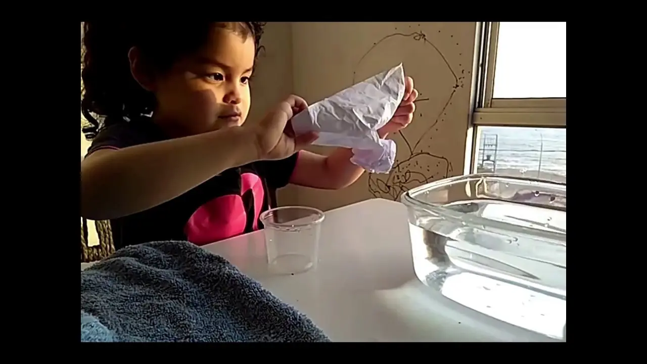 experimentos con ventilador y papel de una bola - Cómo se hace el experimento del papel que no se moja